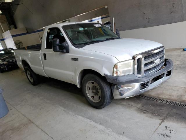 1FTNF20526EC08503 - 2006 FORD F250 SUPER DUTY WHITE photo 4