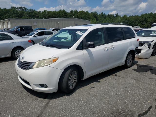 2011 TOYOTA SIENNA XLE, 