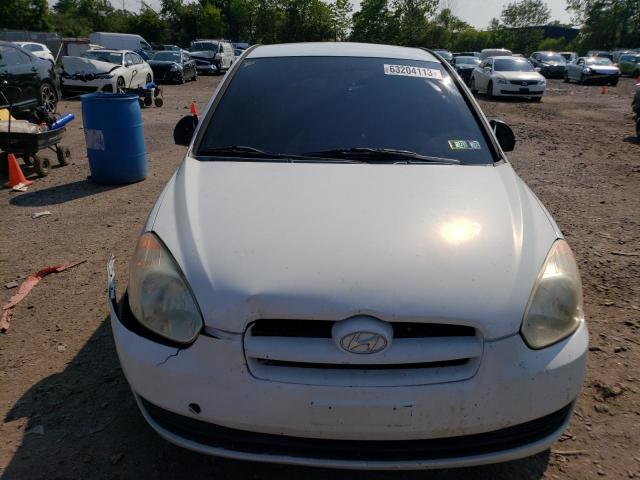 KMHCM36C09U119687 - 2009 HYUNDAI ACCENT GS WHITE photo 5