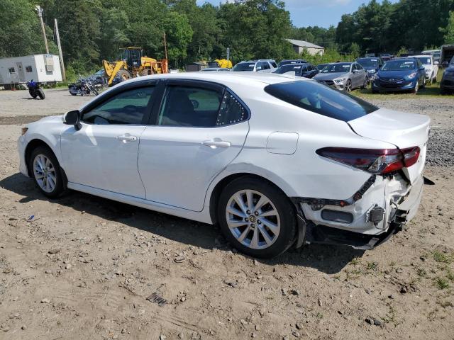 4T1C11BK7NU067236 - 2022 TOYOTA CAMRY LE WHITE photo 2