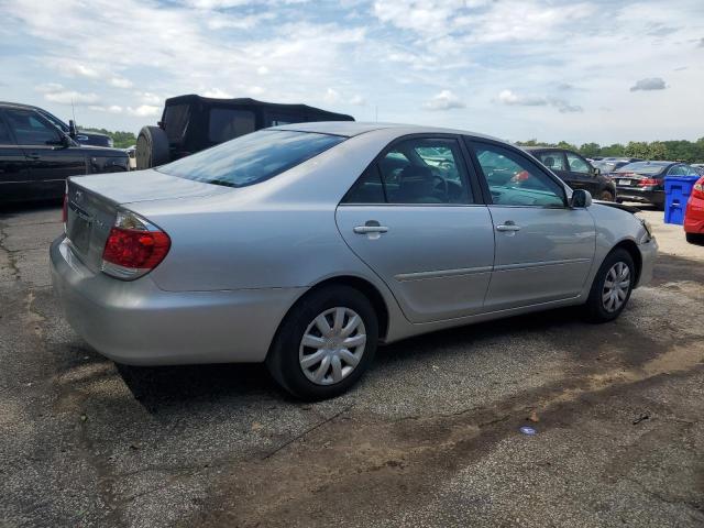 4T1BE32KX6U146056 - 2006 TOYOTA CAMRY LE SILVER photo 3