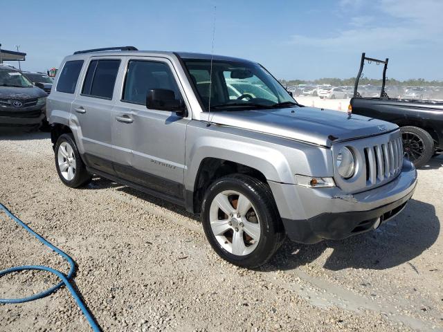 1C4NJPFA6GD640499 - 2016 JEEP PATRIOT LATITUDE SILVER photo 4