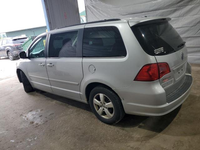 2V4RW3DG8BR621855 - 2011 VOLKSWAGEN ROUTAN SE SILVER photo 2
