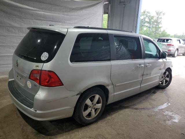 2V4RW3DG8BR621855 - 2011 VOLKSWAGEN ROUTAN SE SILVER photo 3