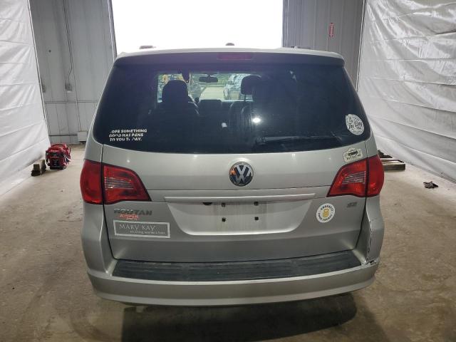 2V4RW3DG8BR621855 - 2011 VOLKSWAGEN ROUTAN SE SILVER photo 6