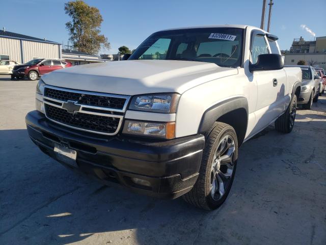 OK0325189632 - 2006 CHEVROLET SILVERADO WHITE photo 2