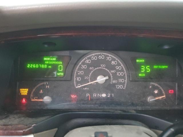 1LNHM81W83Y682622 - 2003 LINCOLN TOWN CAR EXECUTIVE TAN photo 9