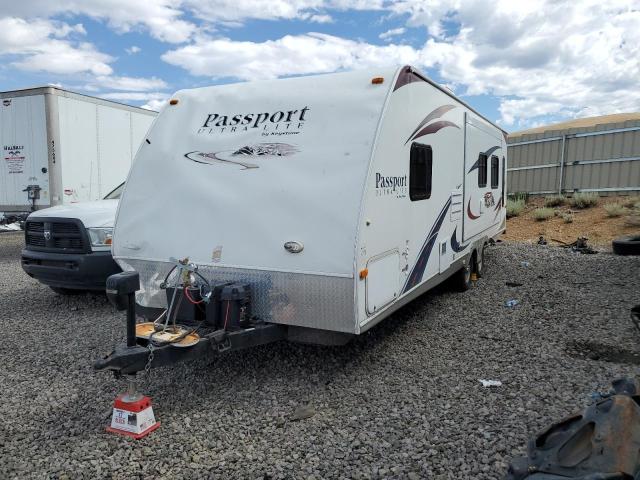 4YDT2852XBN411697 - 2011 KEYSTONE PASSPORT WHITE photo 2