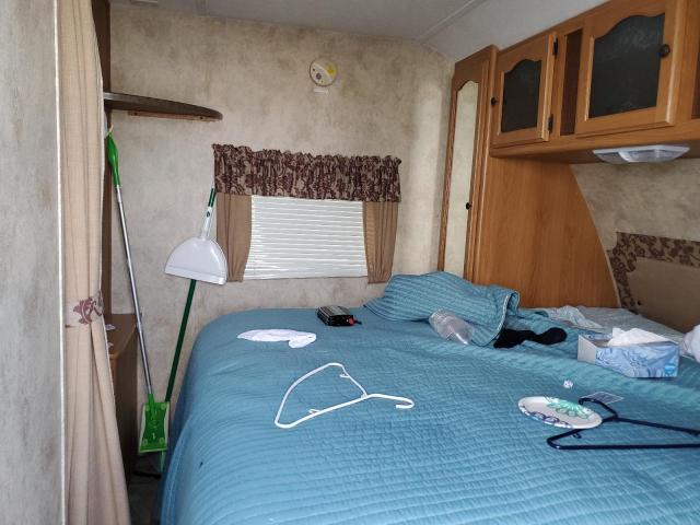 4YDT2852XBN411697 - 2011 KEYSTONE PASSPORT WHITE photo 5