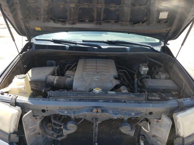 5TFEM5F11AX018779 - 2010 TOYOTA TUNDRA CREWMAX SR5 GRAY photo 11