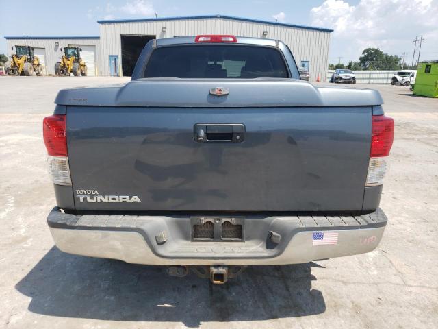 5TFEM5F11AX018779 - 2010 TOYOTA TUNDRA CREWMAX SR5 GRAY photo 6