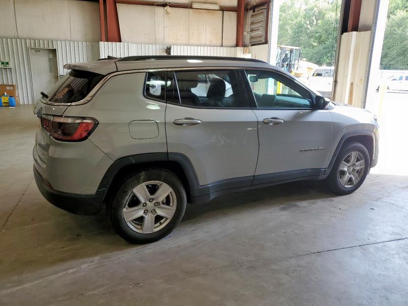 3C4NJCBB6NT174930 - 2022 JEEP COMPASS LATITUDE SILVER photo 3