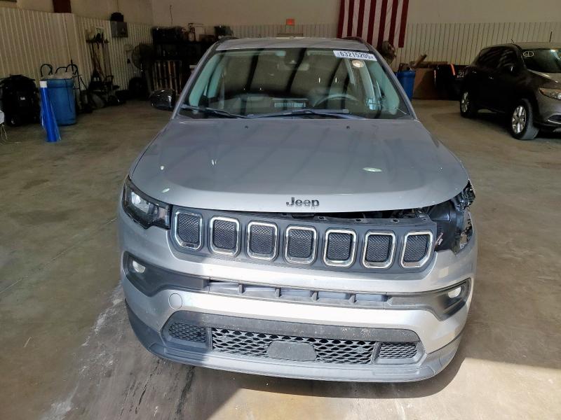 3C4NJCBB6NT174930 - 2022 JEEP COMPASS LATITUDE SILVER photo 5