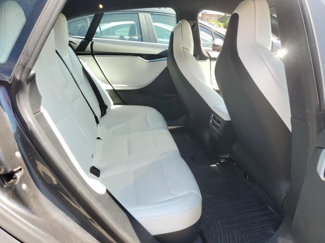 5YJSA1E28JF243466 - 2018 TESLA MODEL S GRAY photo 11