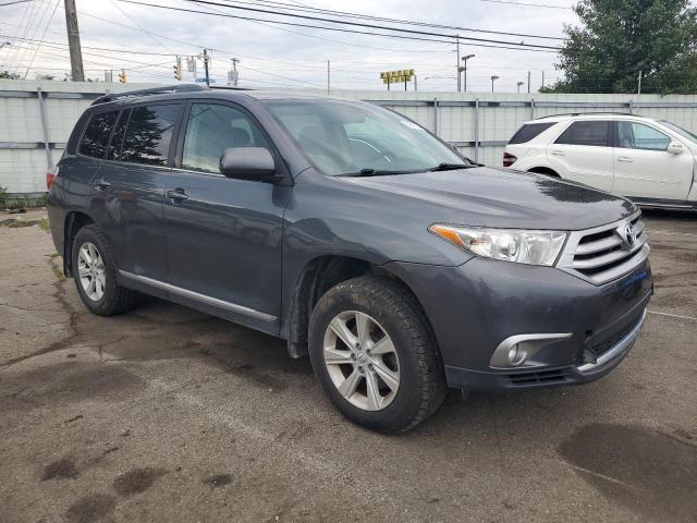 5TDBK3EH8DS195528 - 2013 TOYOTA HIGHLANDER BASE GRAY photo 4