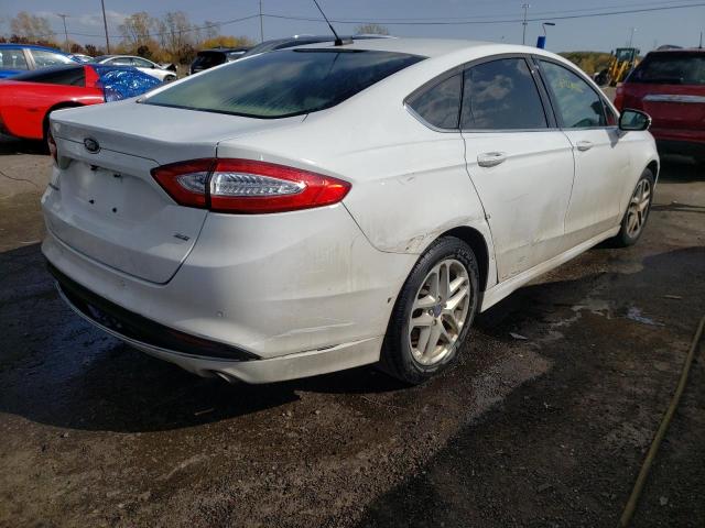 1FA6P0H7XG5113402 - 2016 FORD FUSION SE WHITE photo 4