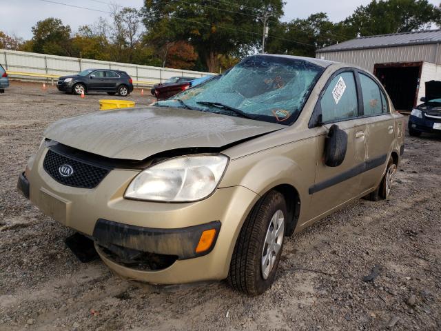 KNADE123066143677 - 2006 KIA RIO GOLD photo 2