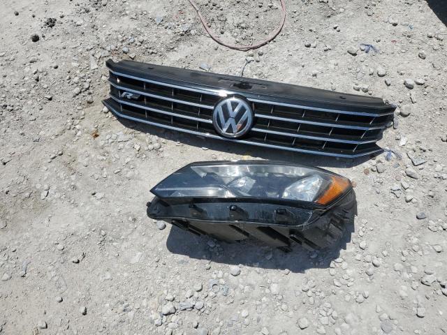 1VWAA7A30JC012584 - 2018 VOLKSWAGEN PASSAT S RED photo 12