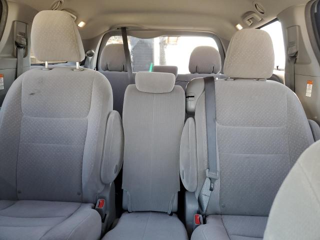 5TDKZ3DC0JS914977 - 2018 TOYOTA SIENNA LE 银色 照片 10