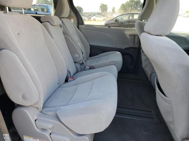 5TDKZ3DC0JS914977 - 2018 TOYOTA SIENNA LE 银色 照片 11