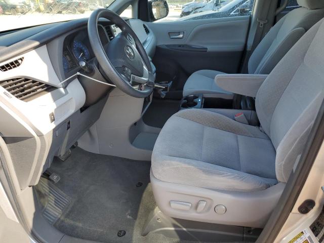 5TDKZ3DC0JS914977 - 2018 TOYOTA SIENNA LE 银色 照片 7