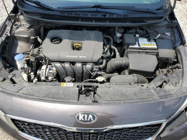 3KPFK4A77JE177662 - 2018 KIA FORTE LX BROWN photo 11