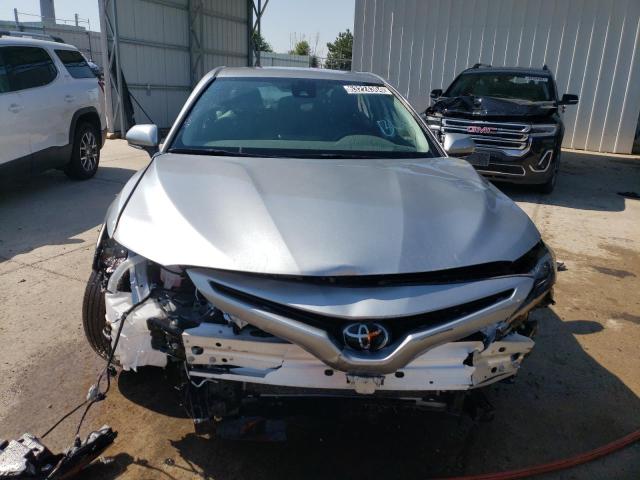 4T1G11AK3RU840650 - 2024 TOYOTA CAMRY SE NIGHT SHADE SILVER photo 5