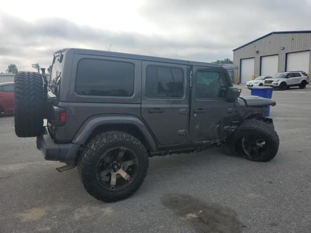 1C4HJXEN7JW325076 - 2018 JEEP WRANGLER U SAHARA Grau Foto 3