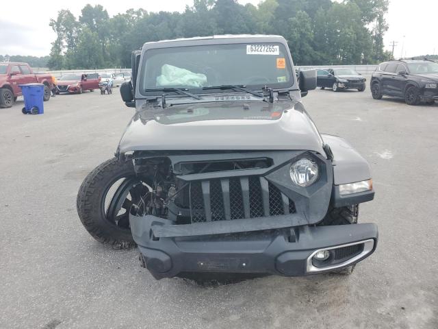 1C4HJXEN7JW325076 - 2018 JEEP WRANGLER U SAHARA Grau Foto 5