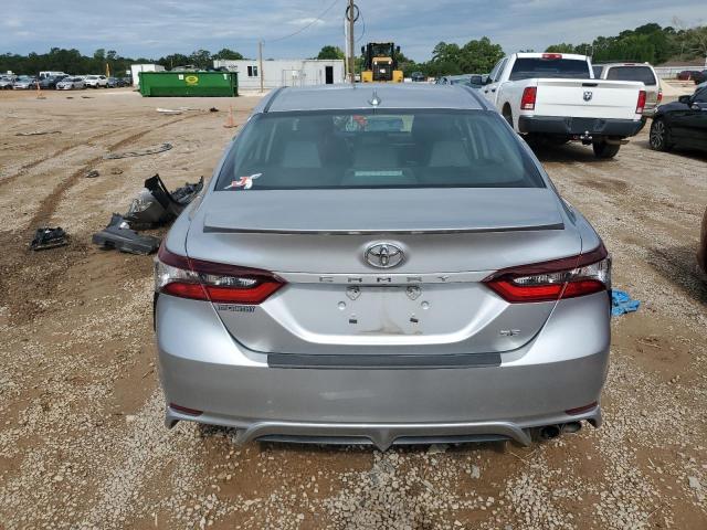 4T1G11AK1MU549766 - 2021 TOYOTA CAMRY SE SILVER photo 6