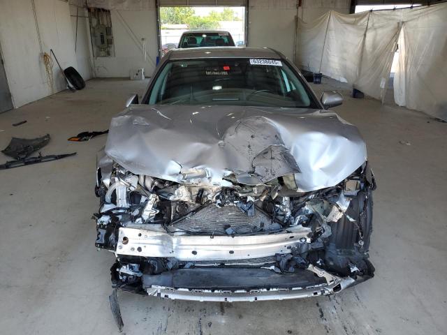 4T1G11AK7MU535189 - 2021 TOYOTA CAMRY SE Silber Foto 5