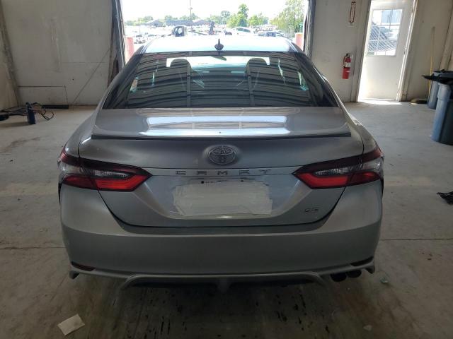 4T1G11AK7MU535189 - 2021 TOYOTA CAMRY SE Silber Foto 6