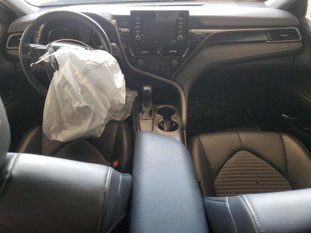 4T1G11AK7MU535189 - 2021 TOYOTA CAMRY SE Silber Foto 8