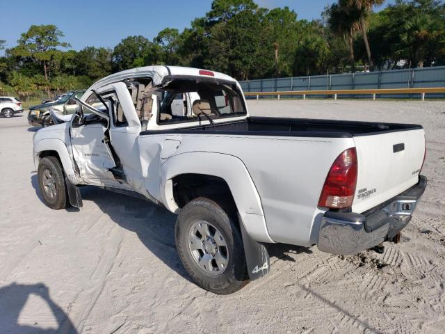 5TEUU42N46Z165399 - 2006 TOYOTA TACOMA ACCESS CAB WHITE photo 2