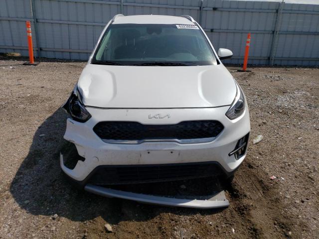 KNDCB3LCXN5533191 - 2022 KIA NIRO LX WHITE photo 5