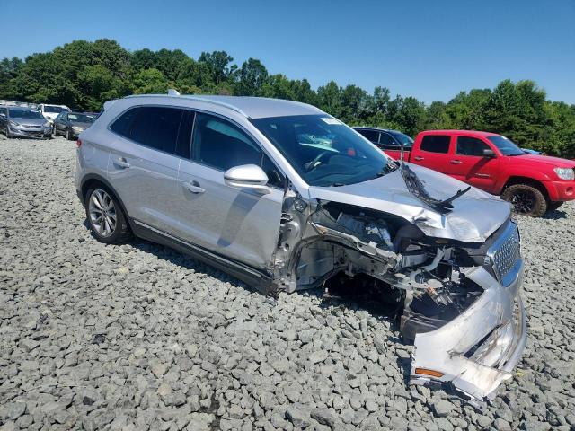 5LMCJ2D97KUL03456 - 2019 LINCOLN MKC SELECT SILVER photo 4