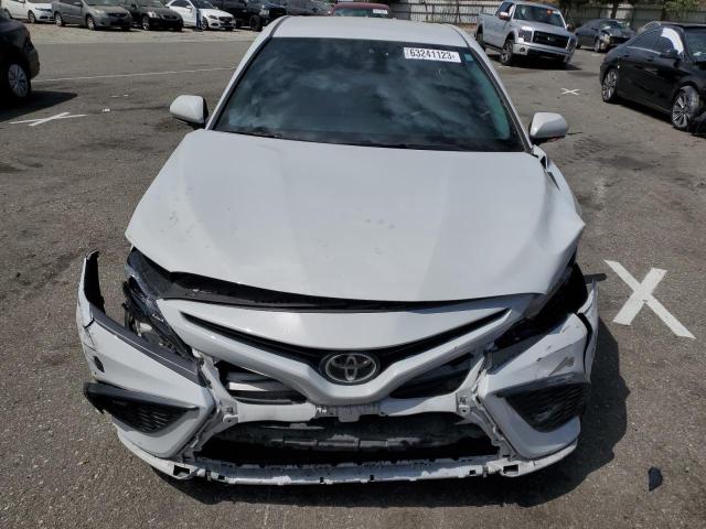 4T1G11AK5PU081187 - 2023 TOYOTA CAMRY SE NIGHT SHADE WHITE photo 5