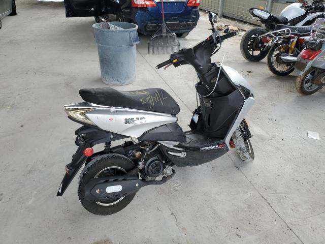 H0DTABF17NX010687 - 2022 TAIZ SCOOTER SILVER photo 4