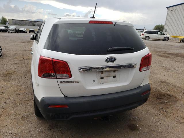 5XYKT3A10BG087744 - 2011 KIA SORENTO BASE WHITE photo 6