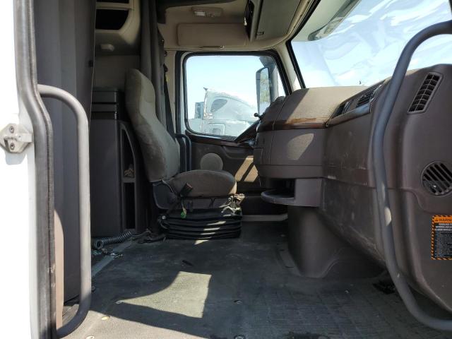 4V4NC9EH2HN982178 - 2017 VOLVO VN VNL WHITE photo 5