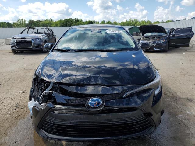 JTDBCMFE8R3034368 - 2024 TOYOTA COROLLA LE შავი ფოტო 5