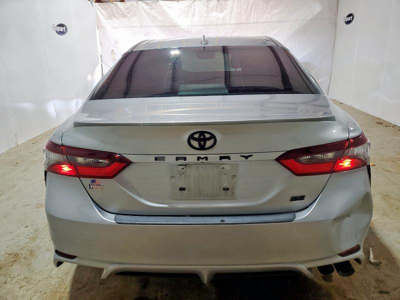 4T1G11AK1RU260524 - 2024 TOYOTA CAMRY SE NIGHT SHADE SILVER photo 6