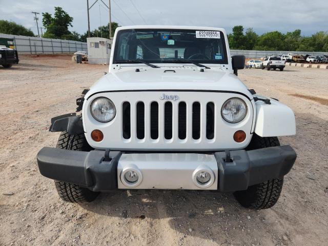 1C4BJWEG3DL655675 - 2013 JEEP WRANGLER U SAHARA თეთრი ფოტო 5