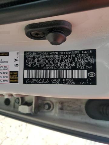 JTDKARFU7J3552521 - 2018 TOYOTA PRIUS WHITE photo 13