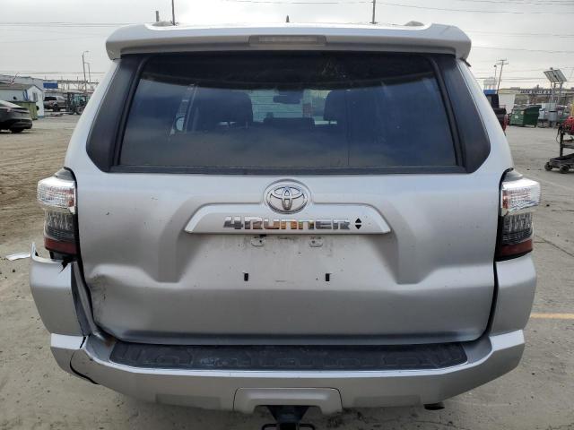 JTENU5JR3M5862590 - 2021 TOYOTA 4RUNNER SR5/SR5 PREMIUM SILVER photo 6