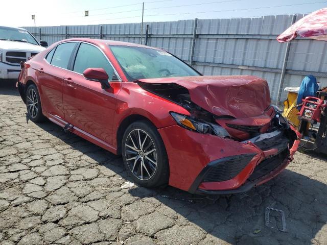 4T1G31AK0PU048897 - 2023 TOYOTA CAMRY SE NIGHT SHADE RED photo 4