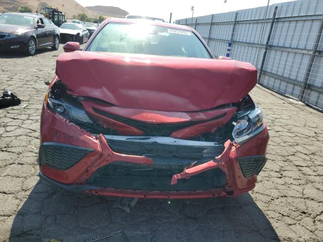 4T1G31AK0PU048897 - 2023 TOYOTA CAMRY SE NIGHT SHADE RED photo 5