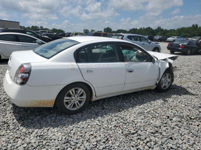 1N4AL11D62C185701 - 2002 NISSAN ALTIMA BASE WHITE photo 3