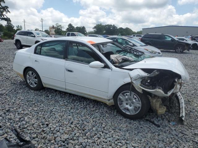 1N4AL11D62C185701 - 2002 NISSAN ALTIMA BASE WHITE photo 4