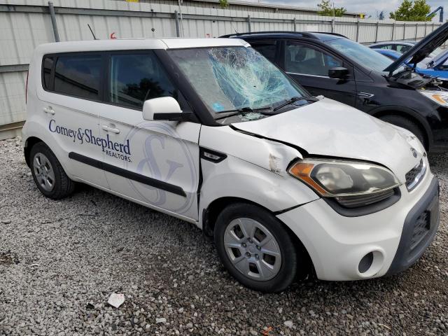 KNDJT2A53C7435608 - 2012 KIA SOUL WHITE photo 4